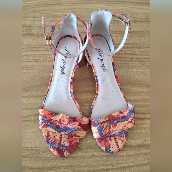 👠👠Host Pick 2X👠👠 Free People Patterned Fabric Block Heel Sandals - Picture 3 of 7